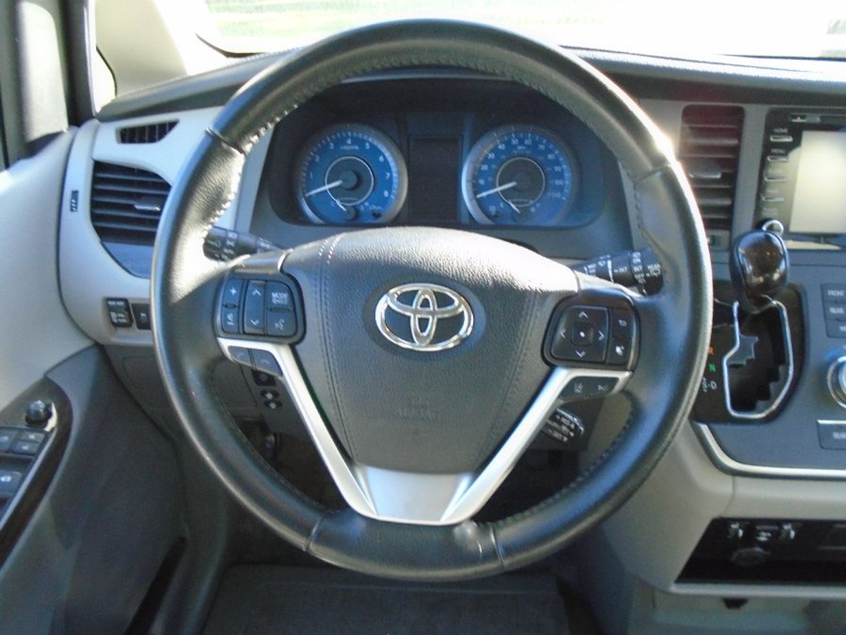 2020 TOYOTA SIENNA - Image 3