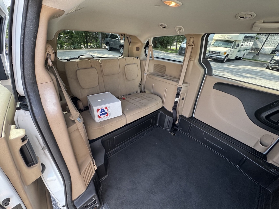 White Dodge Grand Caravan image number 7