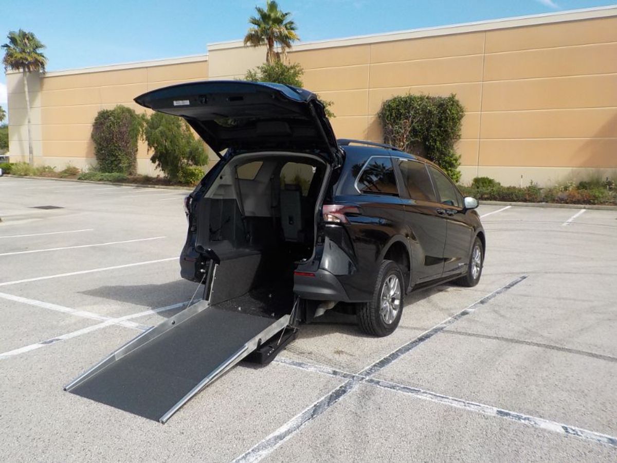 2024 TOYOTA SIENNA - Image 7