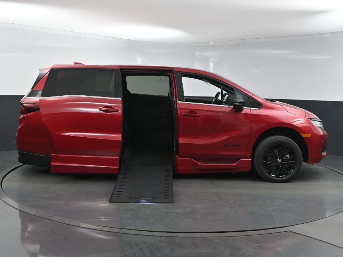2025 Honda Odyssey Sport L's photo