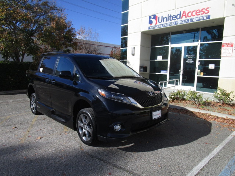 Used 2015 Toyota Sienna SE - VMI Side Entry Entry In Floor Automatic Ramp