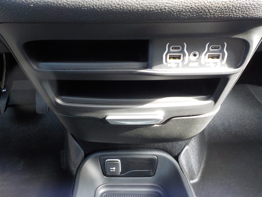 White Chrysler Pacifica image number 12