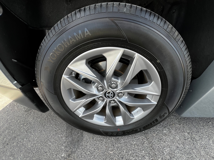 Used 2024 Toyota Sienna XLE - BraunAbility Side Entry Entry Fold Out Automatic Ramp