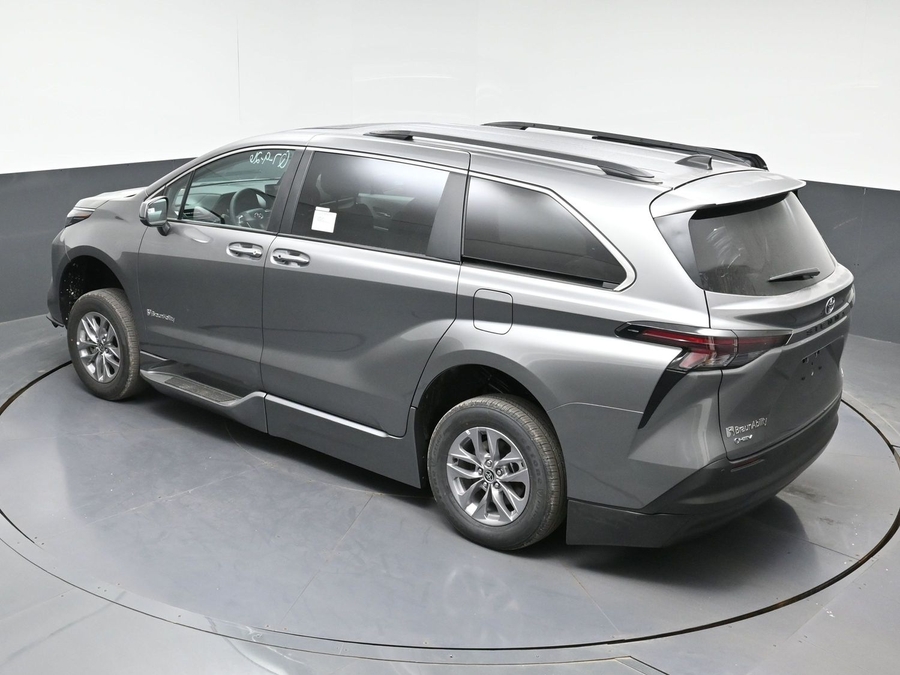 New 2026 Toyota Sienna Hybrid XLE Add - BraunAbility Side Entry Fold Out Automatic Ramp