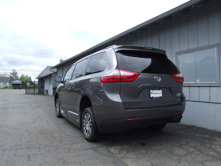 Used 2019 Toyota Sienna XLE - VMI Side Entry Entry In Floor Automatic Ramp