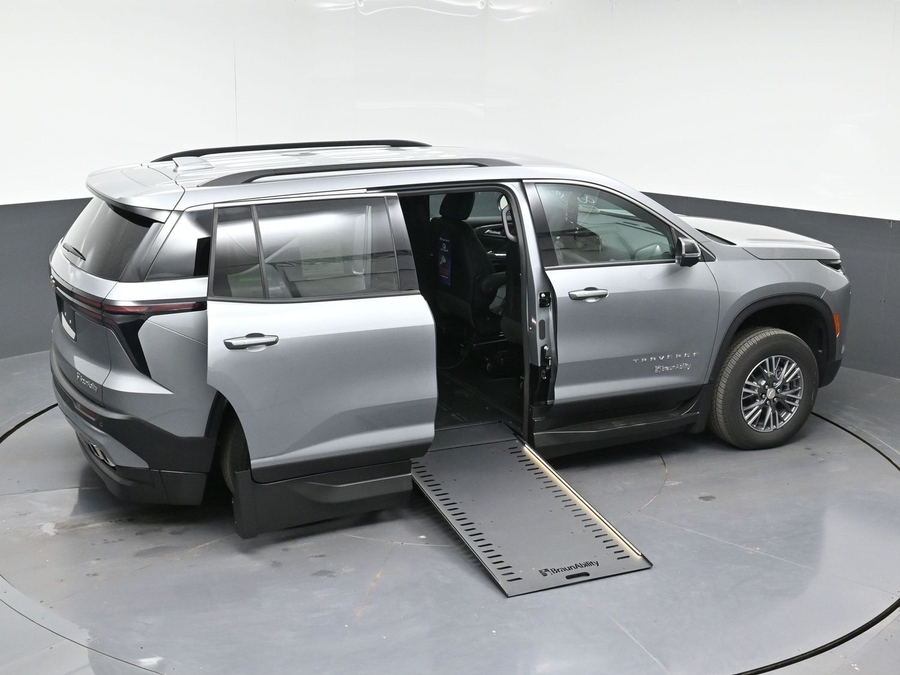 New 2026 Chevrolet Traverse 1LT - BraunAbility Side Entry In Floor Automatic Ramp