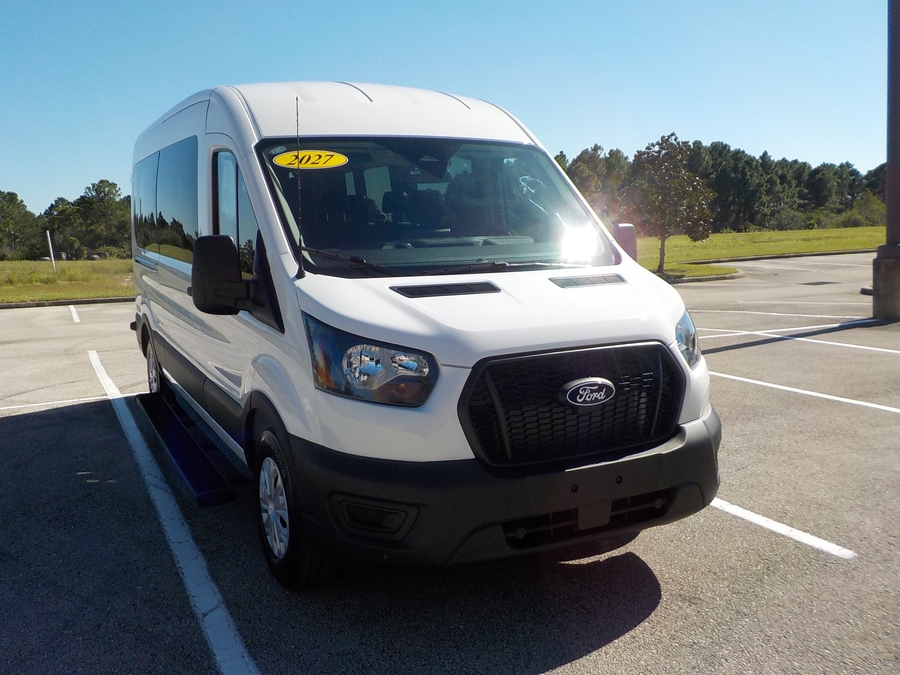 White Ford T350 image number 4