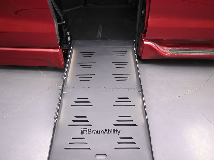 New 2026 Toyota Sienna Hybrid XLE Add - BraunAbility Side Entry Fold Out Automatic Ramp