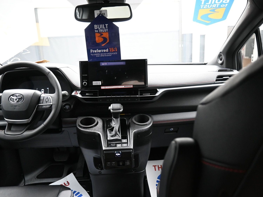 New 2025 Toyota Sienna Hybrid XSE Sport - BraunAbility Side Entry Entry Fold Out Automatic Ramp