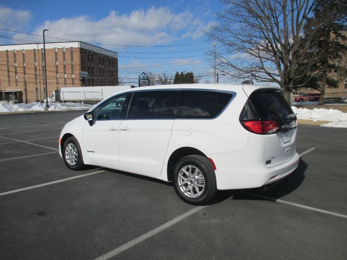 2024 CHRYSLER VOYAGER - Image 4
