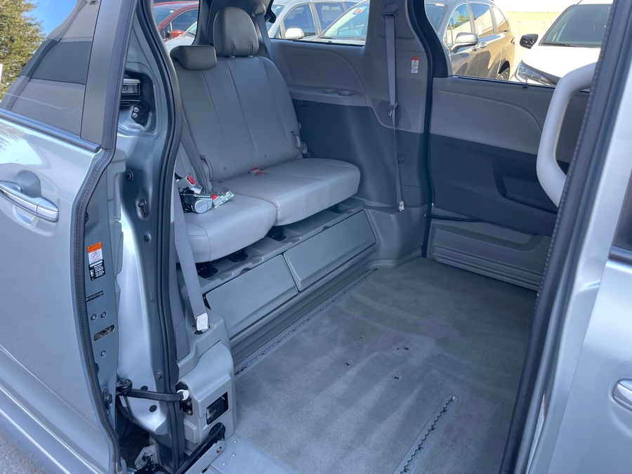 Used 2015 Toyota Sienna XLE - BraunAbility Side Entry Entry Fold Out Automatic Ramp