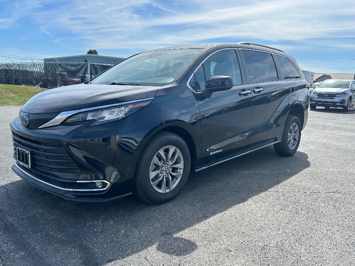 2023 TOYOTA SIENNA - Image 3