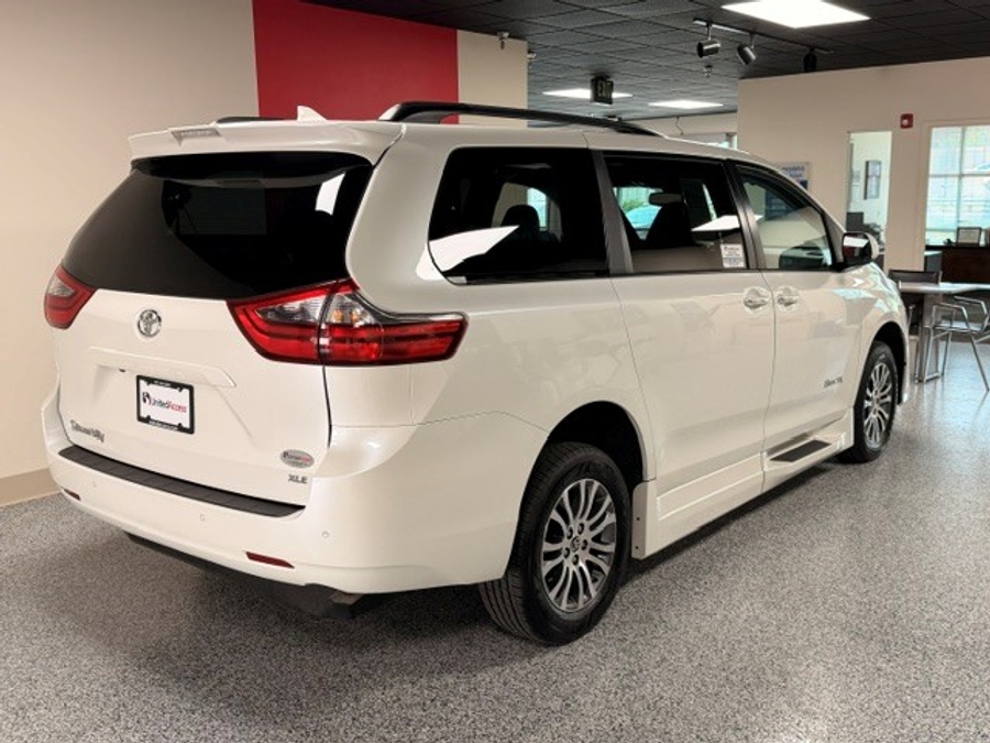 Used 2020 Toyota Sienna XLE - BraunAbility Side Entry Fold Out Automatic Ramp