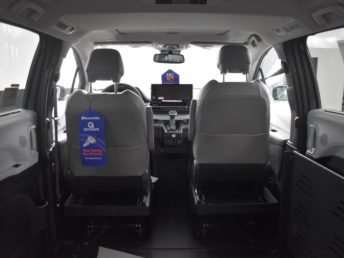 2025 TOYOTA SIENNA - Image 15