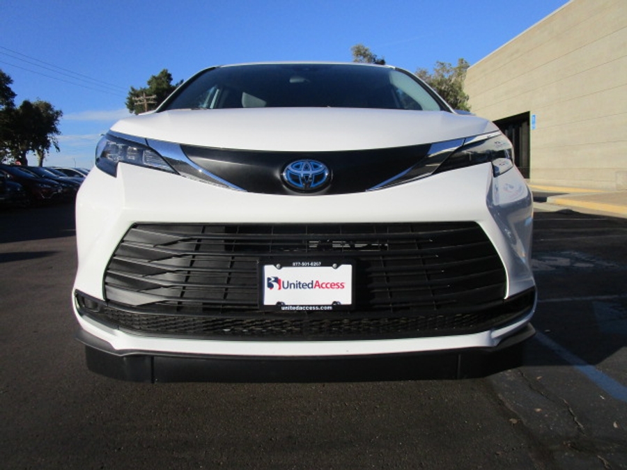 New 2025 Toyota Sienna Hybrid LE AWD w MID ROW - Vantage Mobility Commercial Side Entry Entry In Floor Manual Ramp