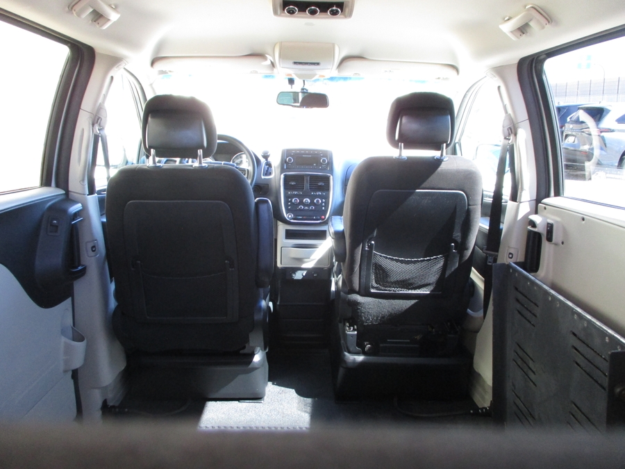 Used 2014 Dodge Grand Caravan SXT - BraunAbility Side Entry Entry Fold Out Automatic Ramp