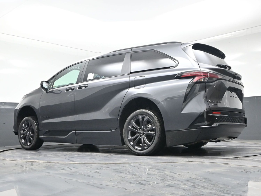 New 2025 Toyota Sienna Hybrid XSE Sport - BraunAbility Side Entry Entry In Floor Automatic Ramp