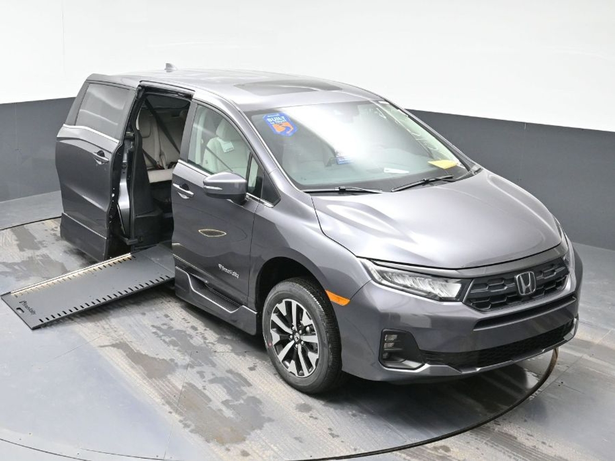 Grey Honda Odyssey image number 22
