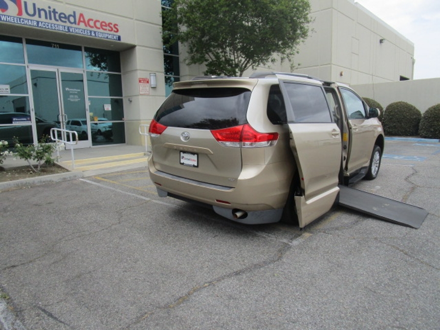 Used 2013 Toyota Sienna XLE Base - VMI Side Entry Entry In Floor Automatic Ramp