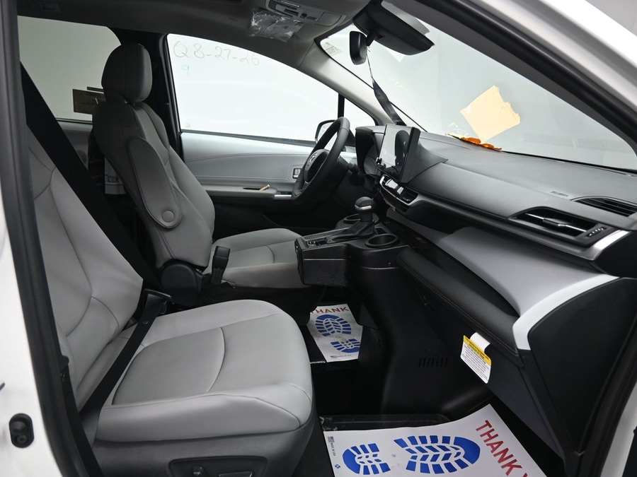 2026 Toyota Sienna XLE - Photo 27