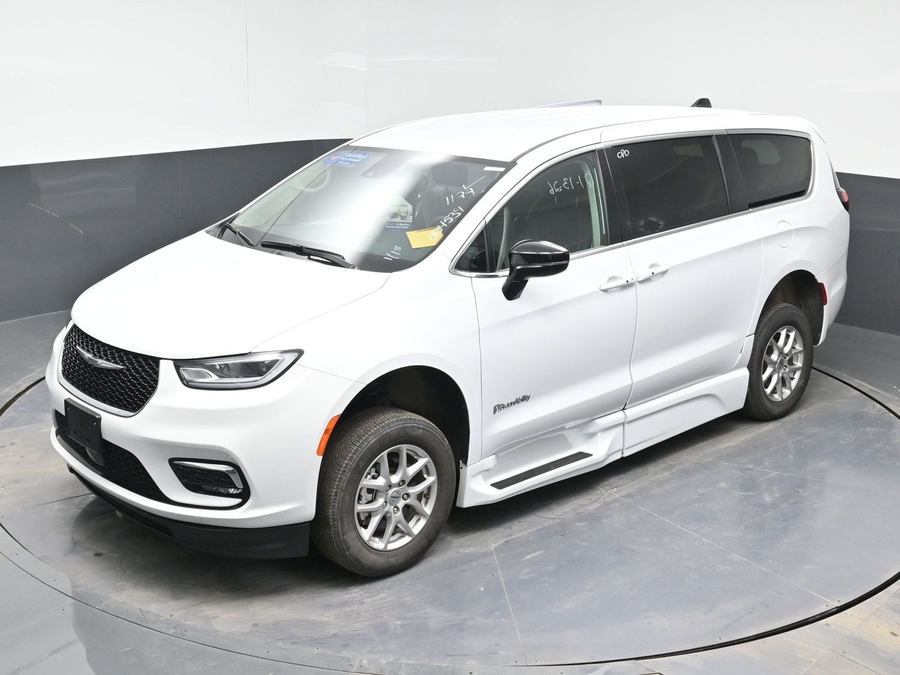 Used 2024 Chrysler Pacifica Touring L - BraunAbility Side Entry Entry Fold Out Automatic Ramp
