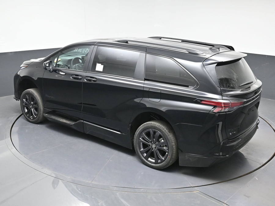 New 2026 Toyota Sienna Hybrid XSE Sport - BraunAbility Side Entry Fold Out Automatic Ramp