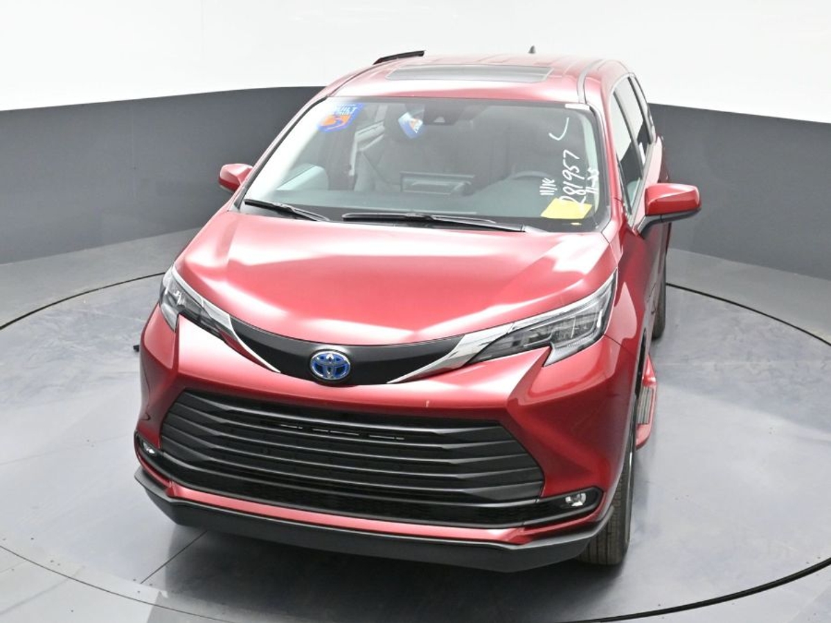 2025 TOYOTA SIENNA - Image 8
