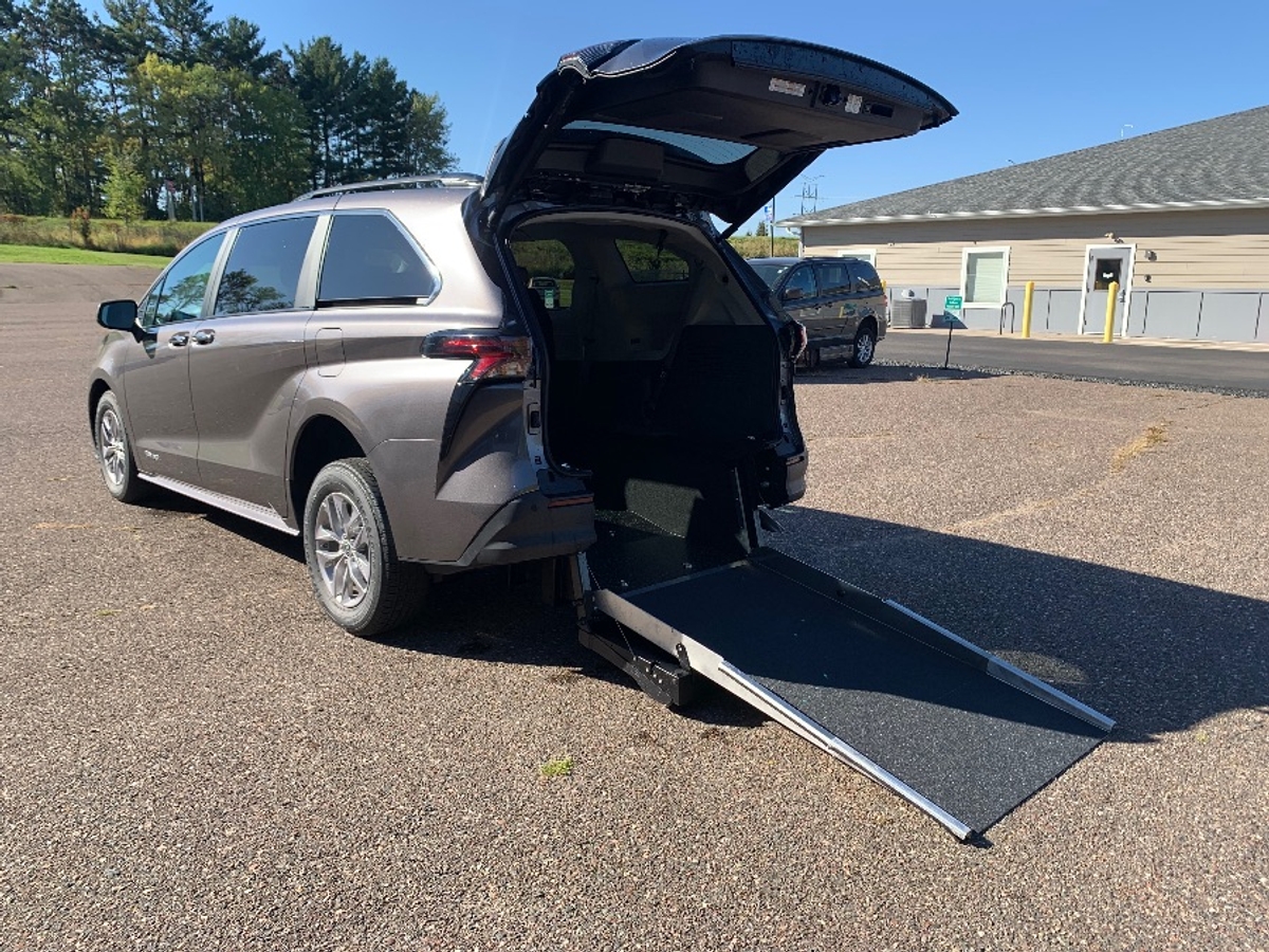 2024 TOYOTA SIENNA - Image 1