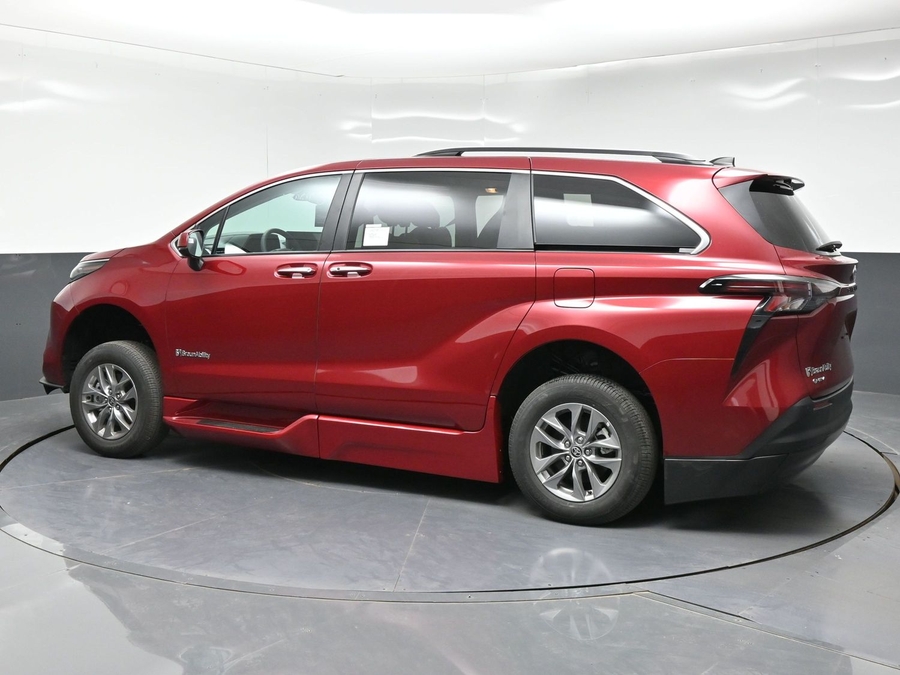 New 2026 Toyota Sienna Hybrid XLE Add - BraunAbility Side Entry In Floor Automatic Ramp