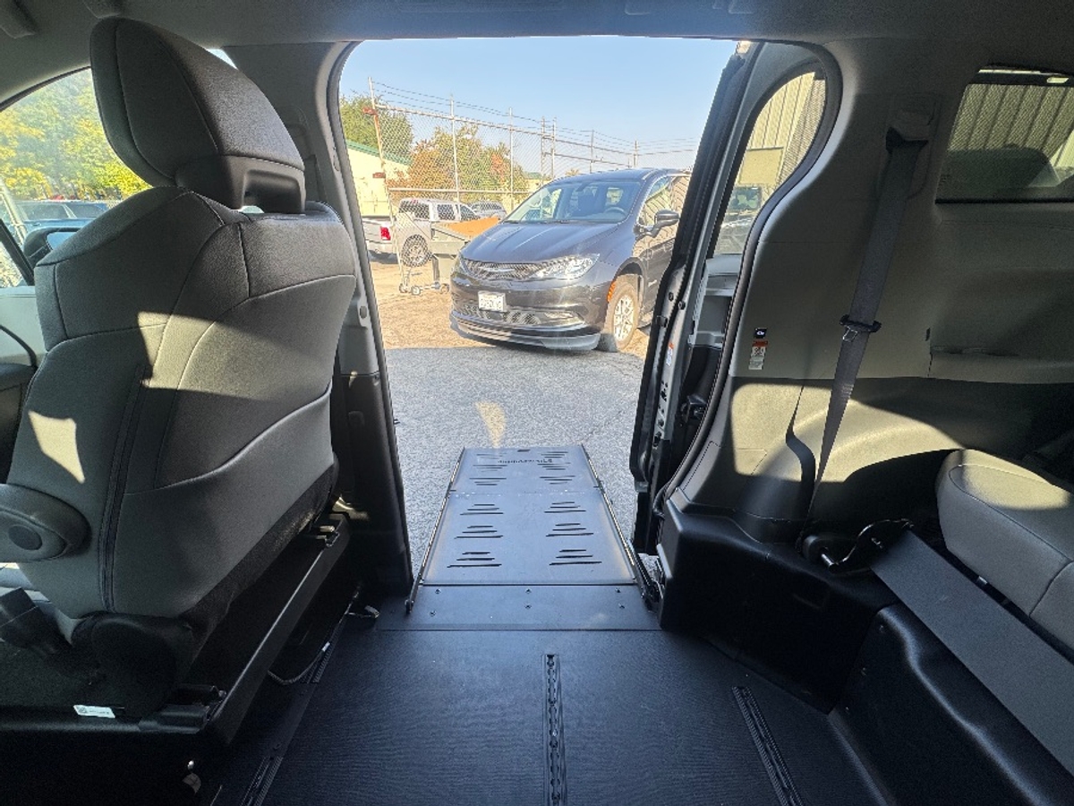 2024 TOYOTA SIENNA - Image 2