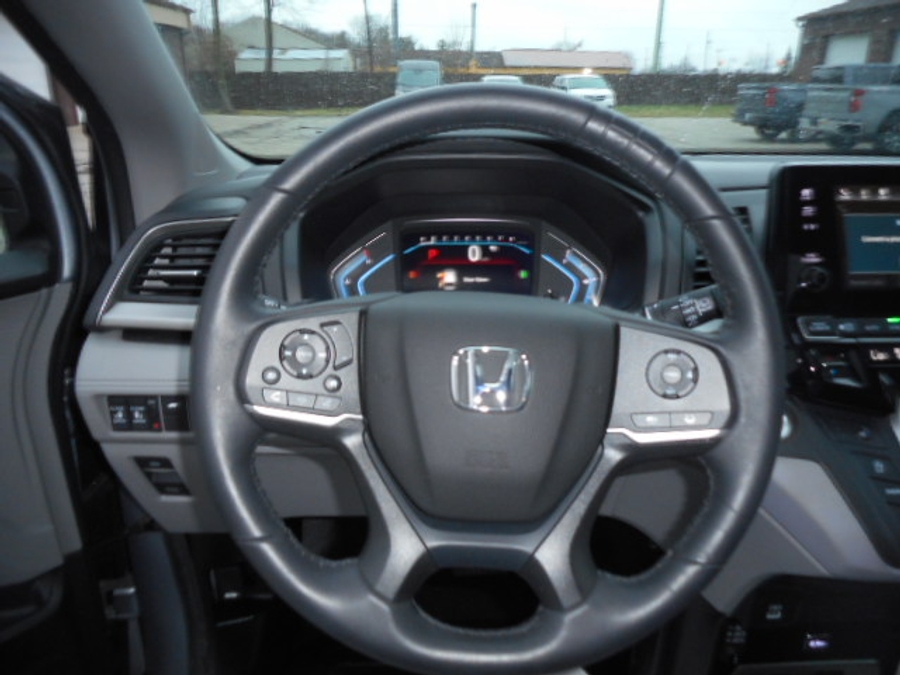 Silver Honda Odyssey image number 12