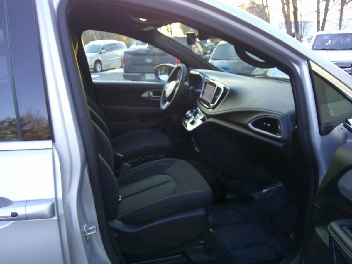 2024 CHRYSLER PACIFICA - Image 23