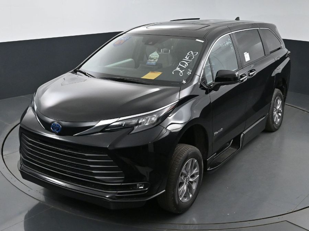 2025 TOYOTA SIENNA - Image 24