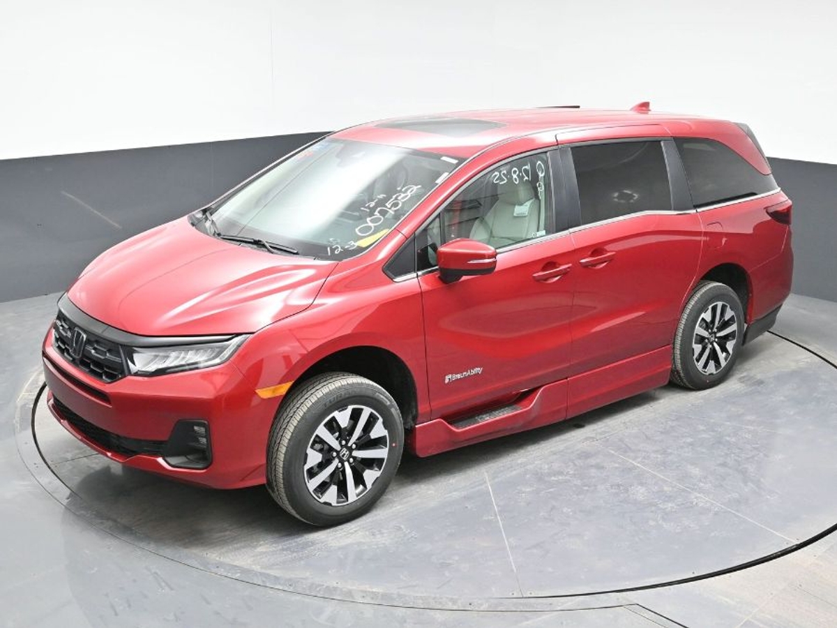 Red Honda Odyssey image number 23
