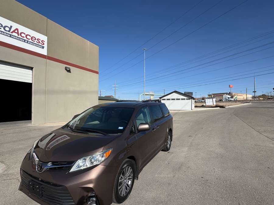 Used 2018 Toyota Sienna XLE - ATS Rear Entry Entry Fold Out Manual Ramp