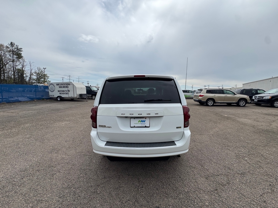 White Dodge Grand Caravan image number 3