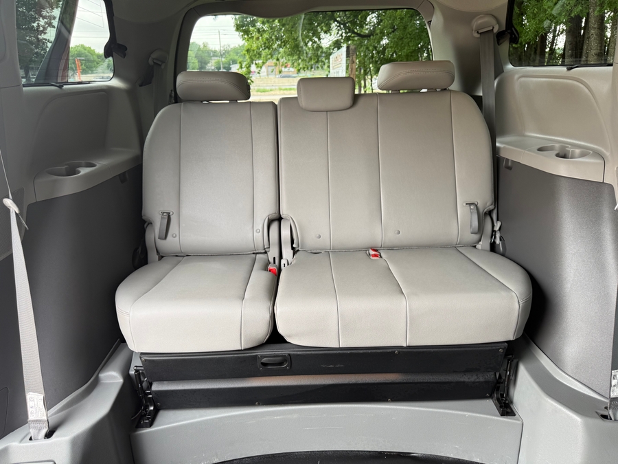 Used 2018 Toyota Sienna XLE - BraunAbility Side Entry Entry Fold Out Automatic Ramp
