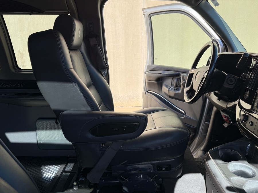 Used 2015 GMC Savana Explorer - Side Entry Entry Lift Automatic Ramp