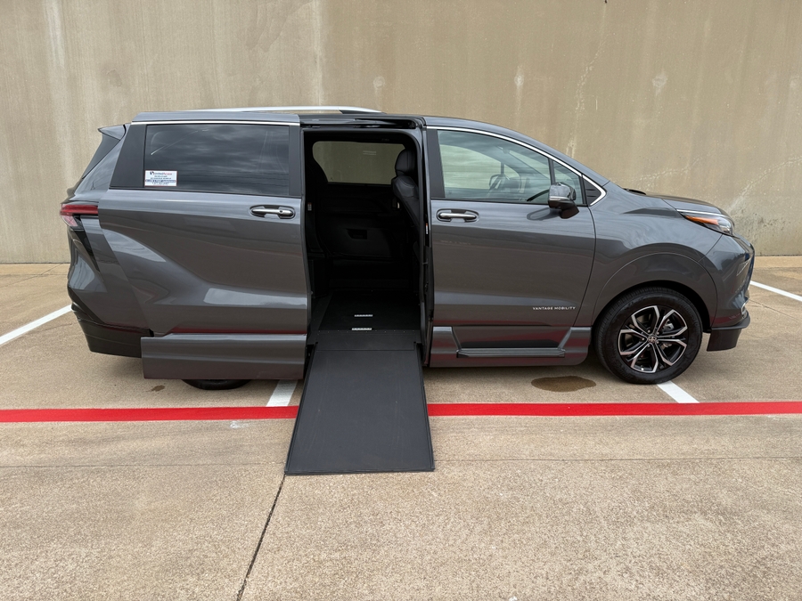 New 2025 Toyota Sienna Hybrid Platinum AWD - VMI Side Entry Entry In Floor Automatic Ramp