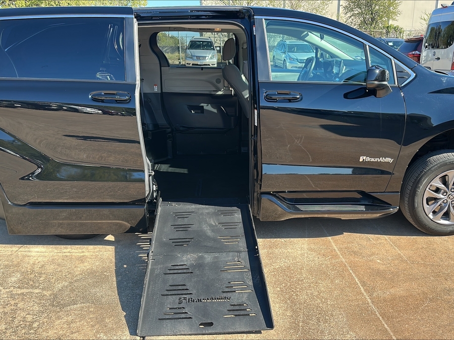 Used 2024 Toyota Sienna Hybrid LE - BraunAbility Side Entry Fold Out Automatic Ramp