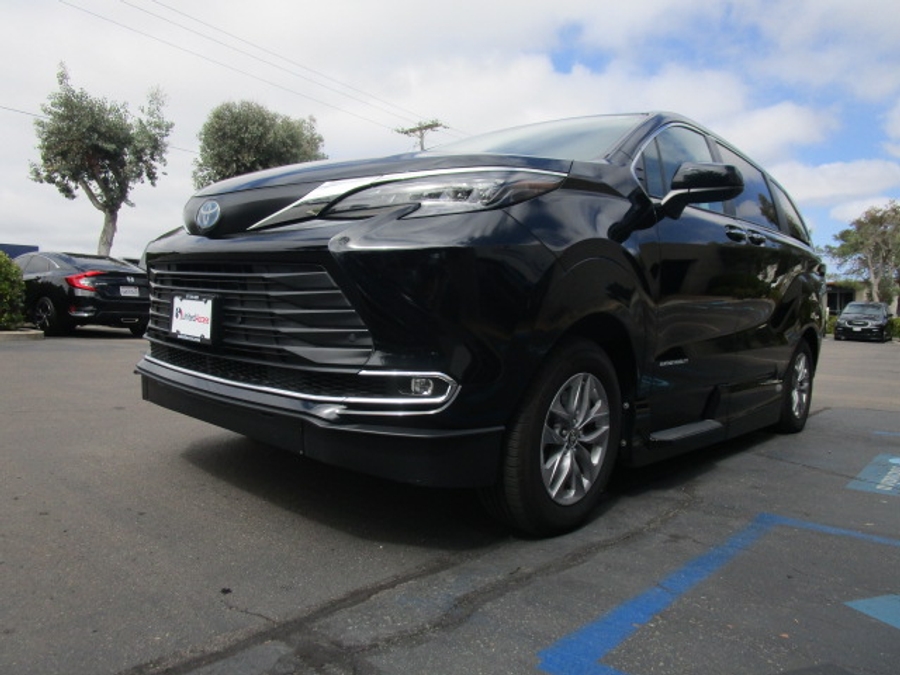 Used 2024 Toyota Sienna Hybrid XLE Base - VMI Side Entry Entry In Floor Automatic Ramp
