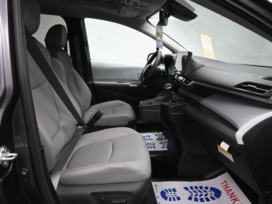 New 2025 Toyota Sienna Hybrid XLE Plus - BraunAbility Side Entry Entry Fold Out Automatic Ramp