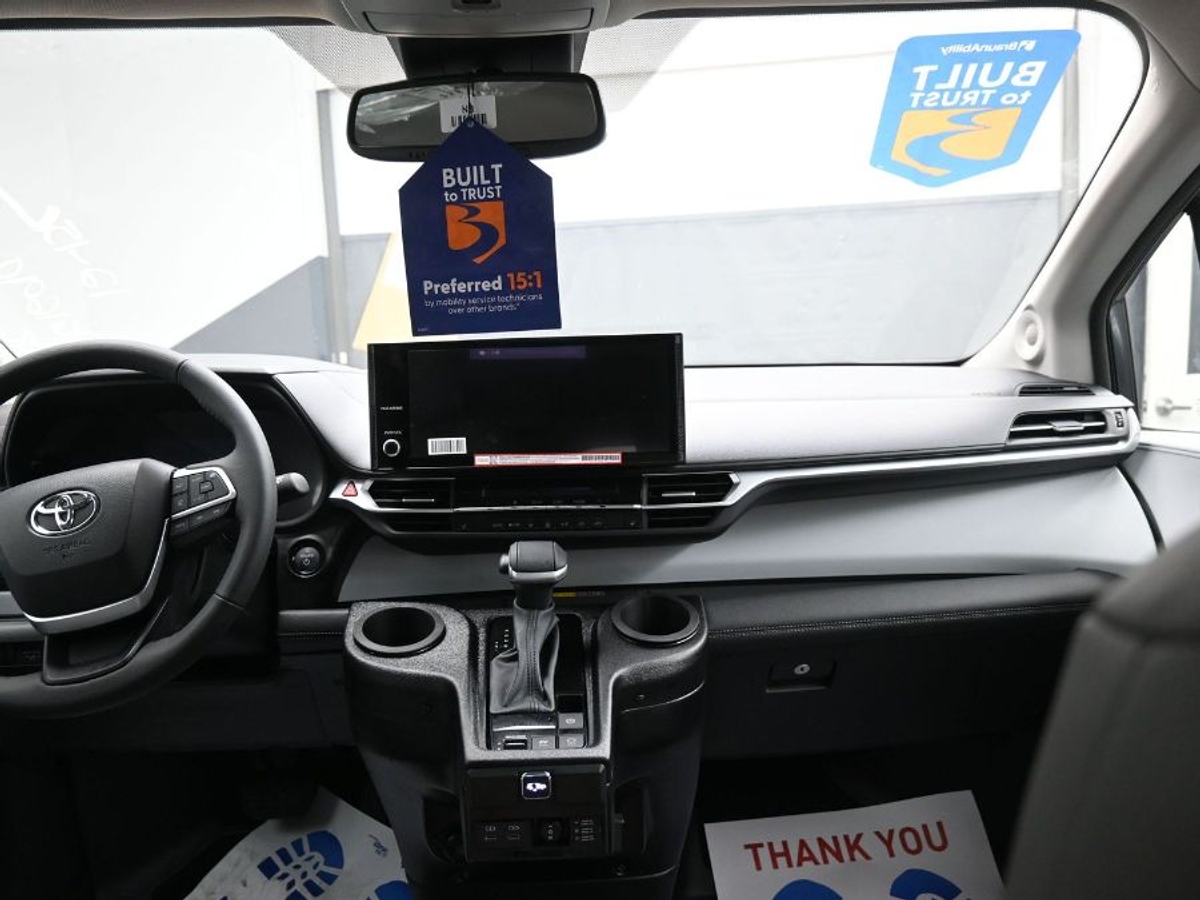 2025 TOYOTA SIENNA - Image 13