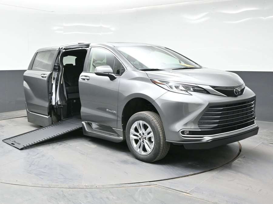 New 2026 Toyota Sienna Hybrid Limited - BraunAbility Side Entry Entry In Floor Automatic Ramp