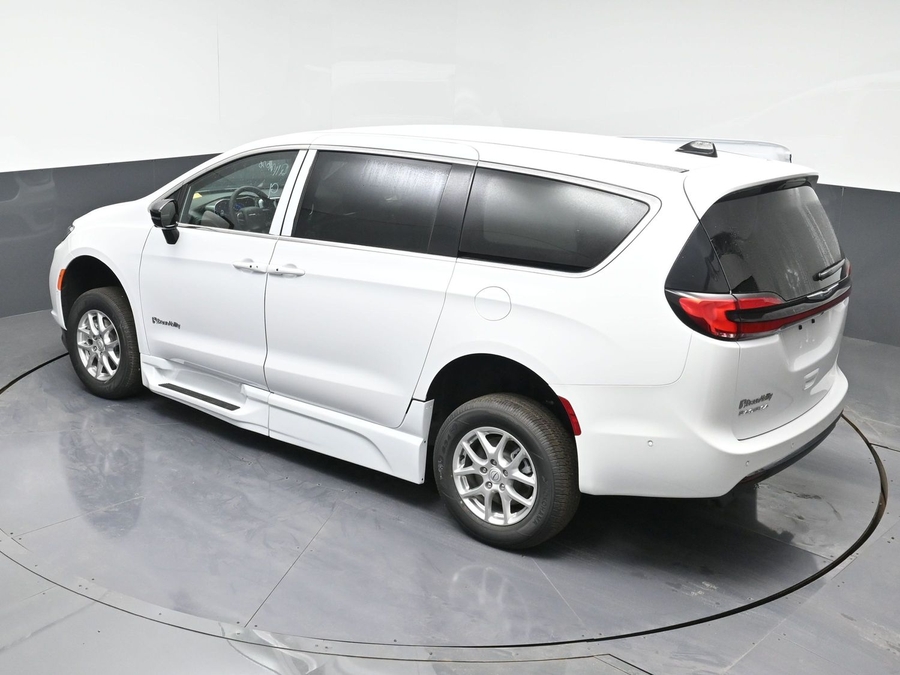 New 2025 Chrysler Pacifica Select Safety - BraunAbility Side Entry Entry Fold Out Automatic Ramp