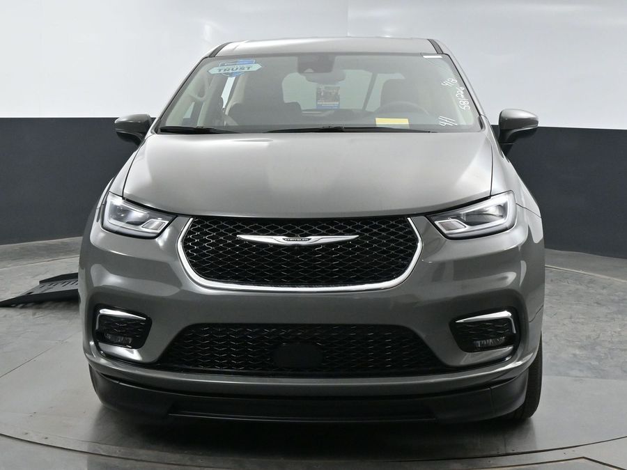 Used 2023 Chrysler Pacifica Touring L - BraunAbility Side Entry Entry Fold Out Automatic Ramp