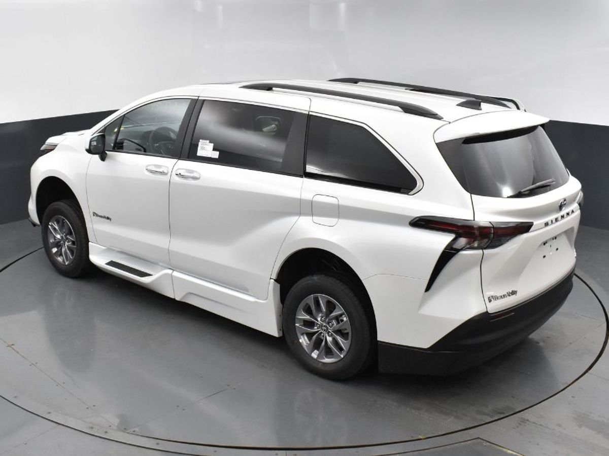 2024 TOYOTA SIENNA - Image 16