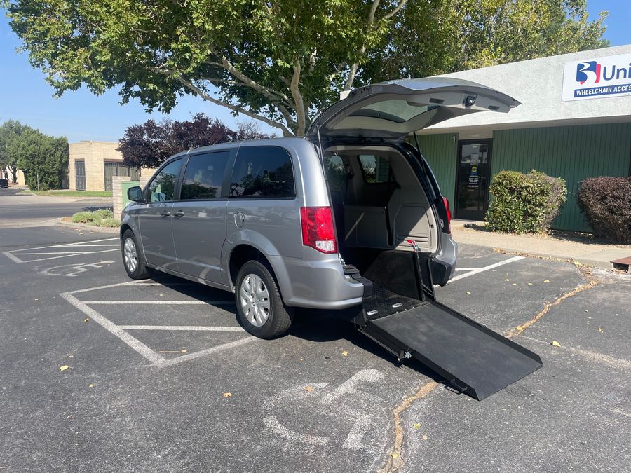 Used 2019 Dodge Grand Caravan SE - International Mobility Rear Entry Entry Fold Out Manual Ramp