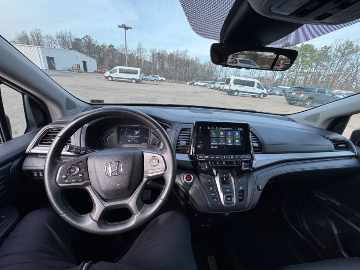 Black Honda Odyssey image number 7