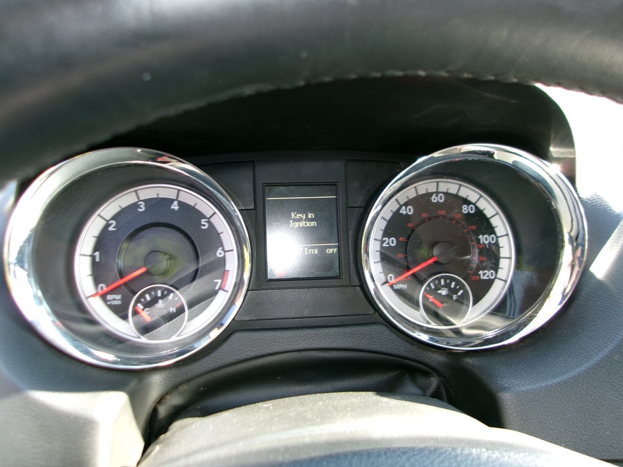 Grey Dodge Grand Caravan image number 17